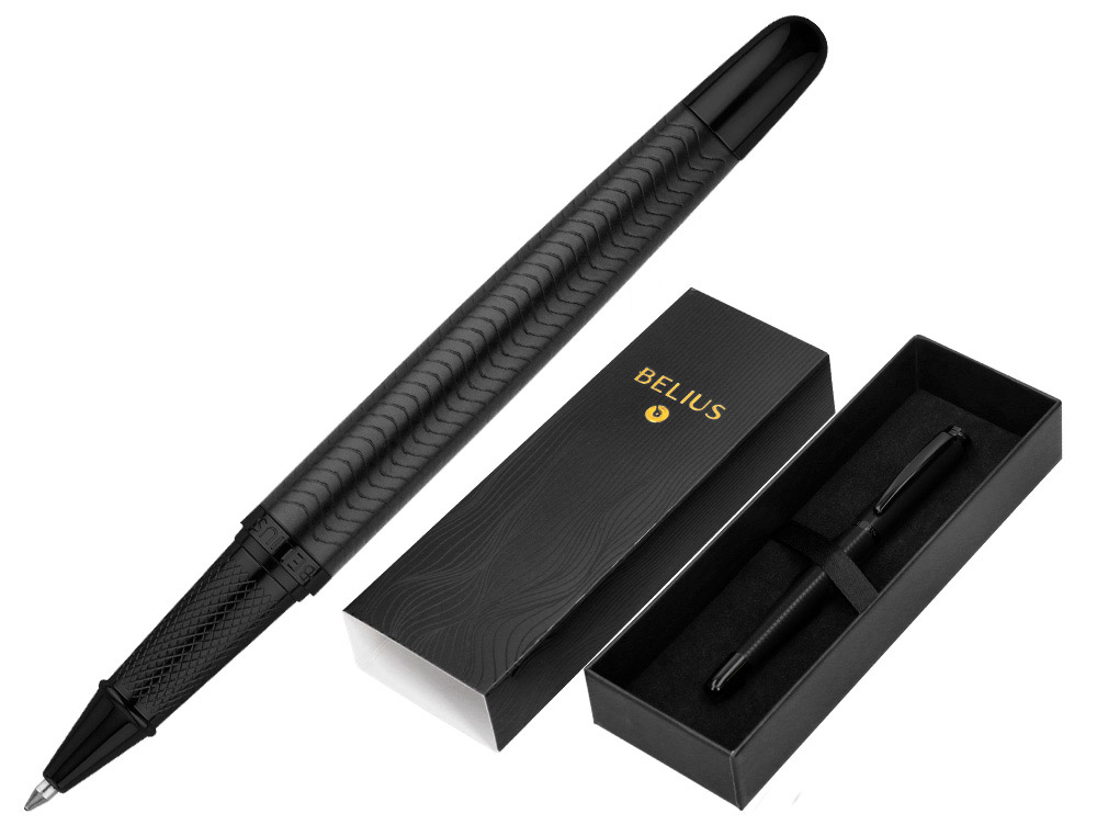 BOLIGRAFO BELIUS NEPTUNO ALUMINIO TEXTURA WAVY COLOR NEGRO TINTA AZUL CAJA DE DISEO