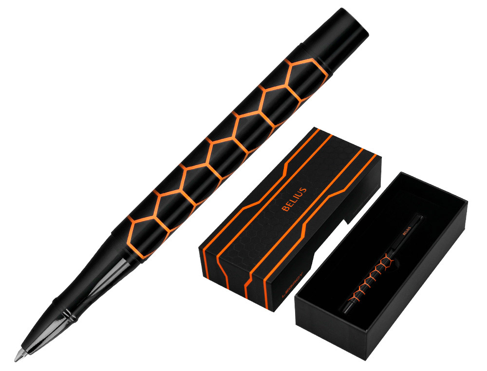 BOLIGRAFO BELIUS LEGACY ALUMINIO DISEO HEXAGONO NARANJA CUERPO NEGRO TINTA COLOR AZUL CAJA DE DISEO